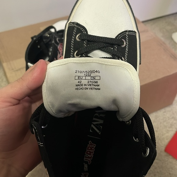 Zara Tom & Jerry High-Top Shoes - Picture 5 of 5